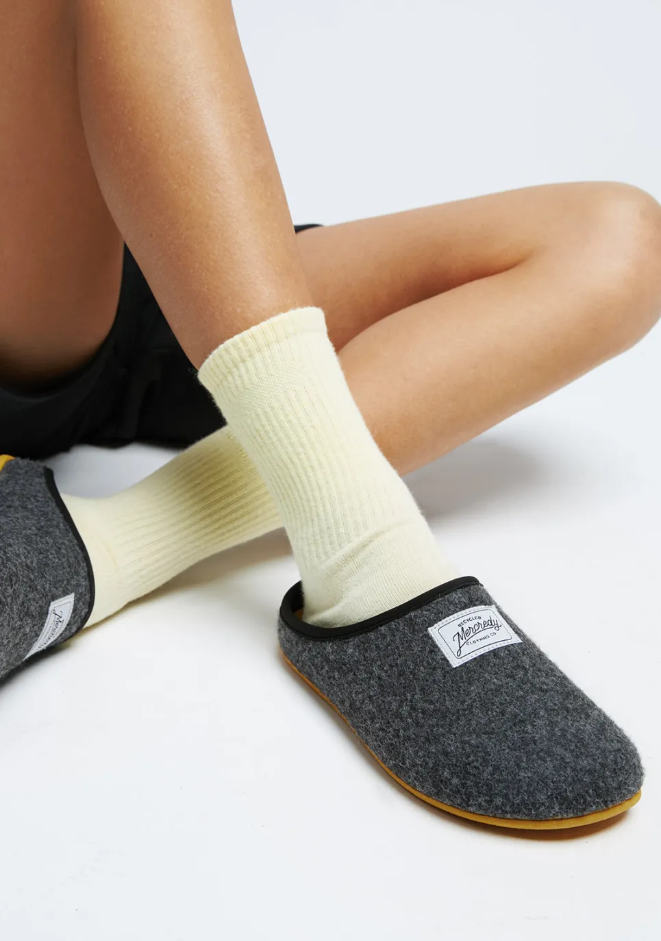 D.Franklin Mercredy Slipper Black / Yellow|Damen Hausschuhe