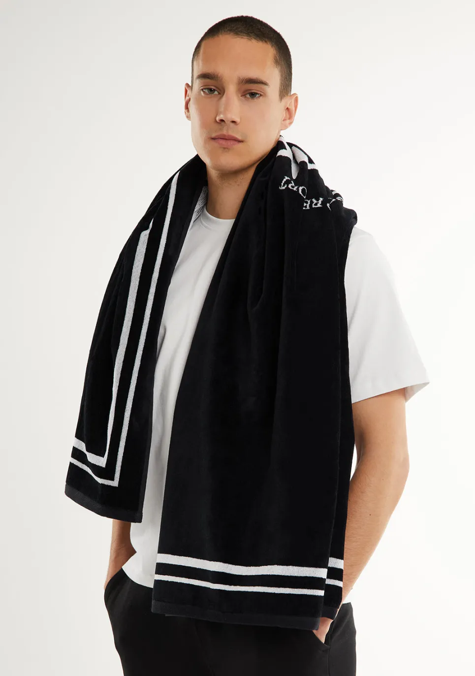 D.Franklin Old Money Jacquard Velour Beach Towel Black|Damen Handtücher|Handtücher